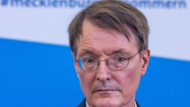 Das Virus könne sich auch noch mal verändern und wieder tödlicher werden, warnt Lauterbach.