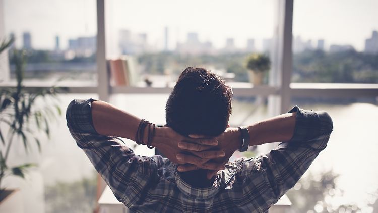 Bewusste Pausen entschleunigen den Alltag und reduzieren Stress.