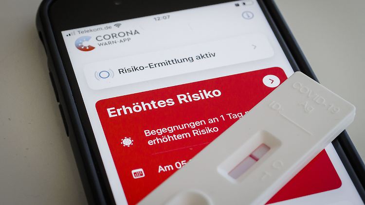 Im Theater oder beim Einkaufen soll die neue Statusanzeige  den 2G-plus-Nachweis erleichtern.
