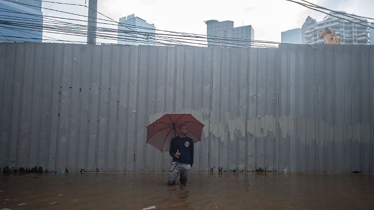 Die Noch-Hauptstadt Jakarta wird regelmäßig überflutet - und es soll noch ungemütlicher werden.