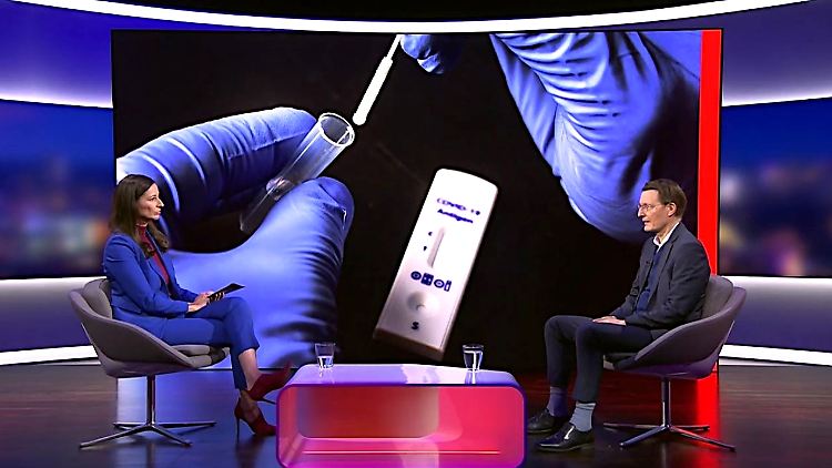 Für "RTL Direkt" befragte Moderatorin Pinar Atalay Gesundheitsminister Lauterbach in einer um zehn Minuten verlängerten Ausgabe des Nachrichtenmagazins.