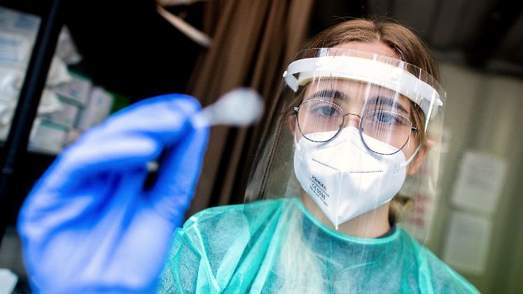 Seit Pandemie-Beginn verzeichneten die Gesundheitsämter laut den jüngsten Angaben des Instituts insgesamt 8.186.850 Infektionsfälle.