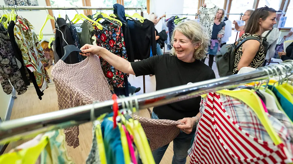 Aus-einer-privaten-Kleidertausch-Inititiative-ist-in-Lueneburg-ein-grosses-Projekt-geworden