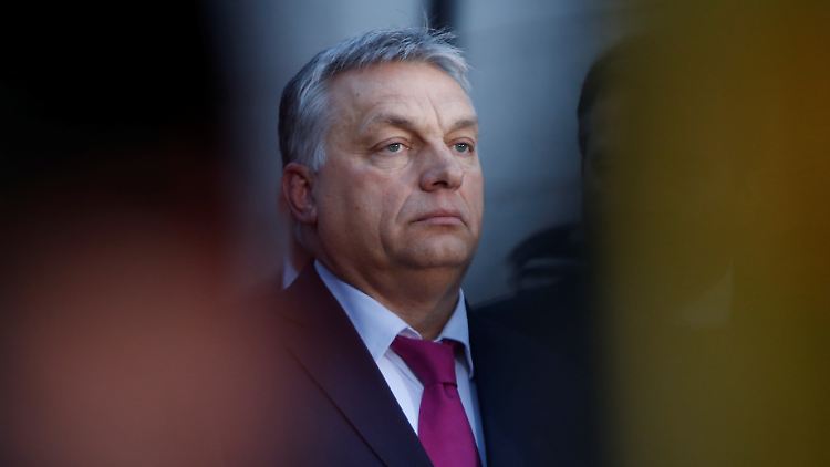 Innenpolitisch steht Orban vor den anstehenden Parlamentswahlen in seinem Land unter Druck.