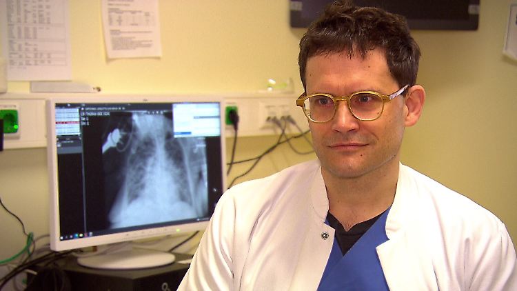 Dr. Philipp Enghard ist Intensivmediziner und Facharzt für Innere Medizin und Nephrologie.
