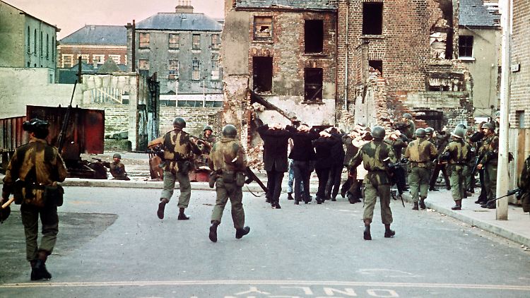 Der "Bloody Sunday" ist ins kulturelle Gedächtnis eingegangen, die Band U2 erinnerte einst mit dem Song "Sunday Bloody Sunday" an den Tag.