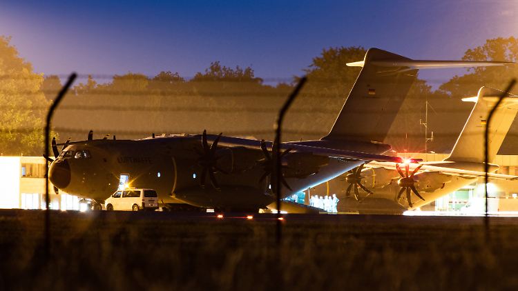 Die Maschine vom Typ A400M sollte 75 Soldatinnen und Soldaten nach Niger bringen. (Archivbild)