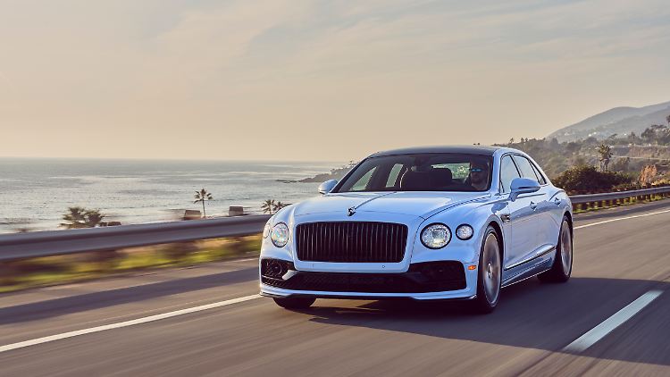 Mit dem Flying Spur Hybrid verzichtet Bentley auf V8- und V12-Motoren und stellt dem E-Motor einen Sechszylinder zur Seite.