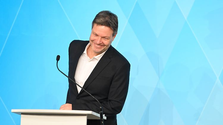 Der Grünen-Vorsitzende Habeck rechnet damit, dass das Kapitel der unrechtmäßig gezahlten Corona-Boni bald abgeschlossen ist.