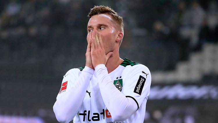 Bei Nico Elvedi und seinen Gladbachern läuft nix zusammen.