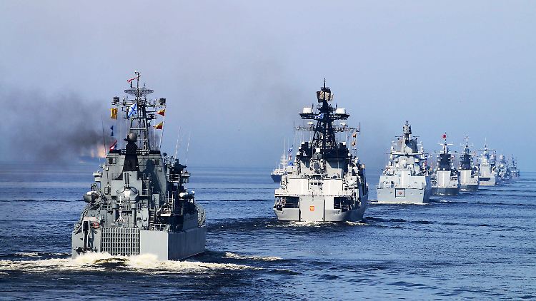Russische Kriegsschiffe sollen bald in Atlantik, Arktis, Pazifik und Mittelmeer an dem Manöver beteiligt werden.