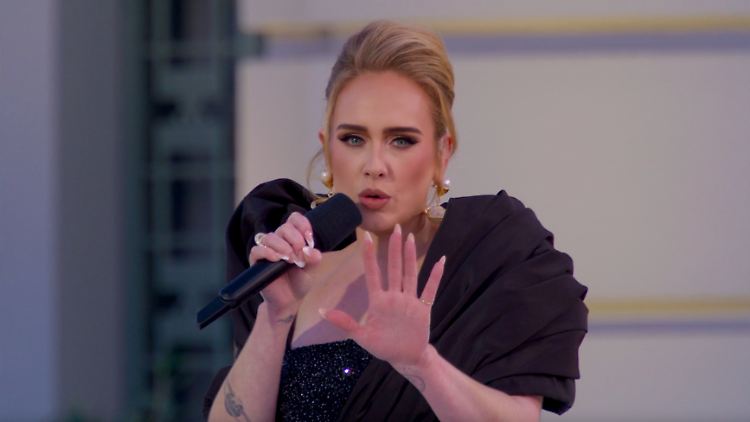 Zwar nicht in Las Vegas, aber bei den Brit Awards dabei: Adele.