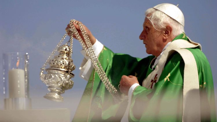 Papst Benedikt XVI. während einer Messe in München im Jahr 2006.