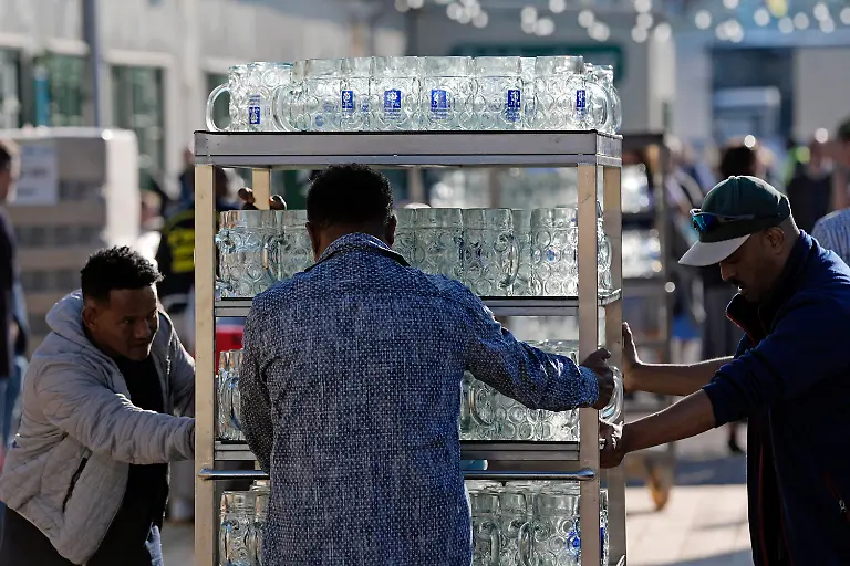 b5214ecab870484cf74bda57a1eace24