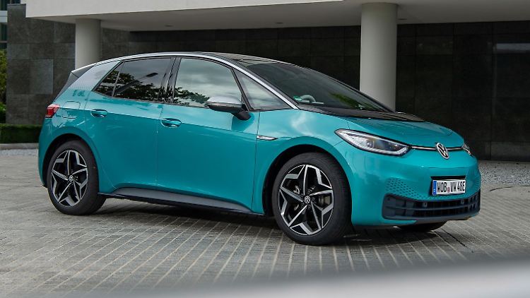 Elektroautos wie der ID.3 verkaufen sich im VW-Konzern gut, doch die Zahlen könnten noch besser sein, gäbe es den Halbleitermangel nicht.