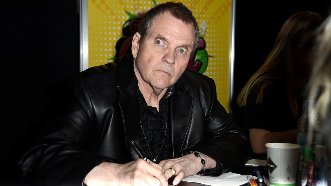 Nun ist Meat Loaf tatsächlich tot. Die offizielle Todesursache des Sängers ist bislang nicht bekannt. Verschiedenen US-Medienberichten zufolge soll er jedoch an Corona gestorben sein. (lpe)