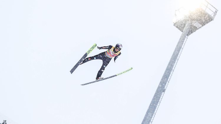 Vor vier Jahren in Pyeongchang flog Wellinger sensationell von der Normalschanze zu Gold und holte Silber von der Großschanze.