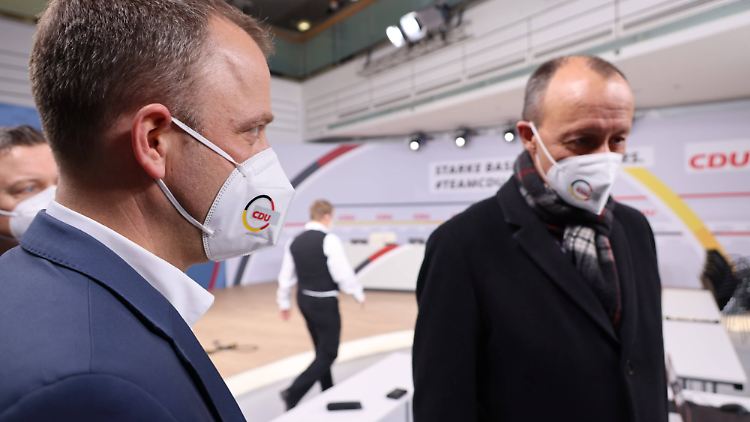 Friedrich Merz und Mario Czaja bei den Vorbereitungen zum digitalen Parteitag der CDU im Konrad-Adenauer-Haus. 