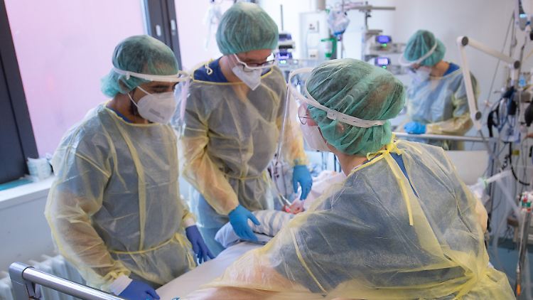 "Spätestens Anfang Februar wird es in den Krankenhäusern deutschlandweit sehr eng werden", teilt der Marburger Bund mit.