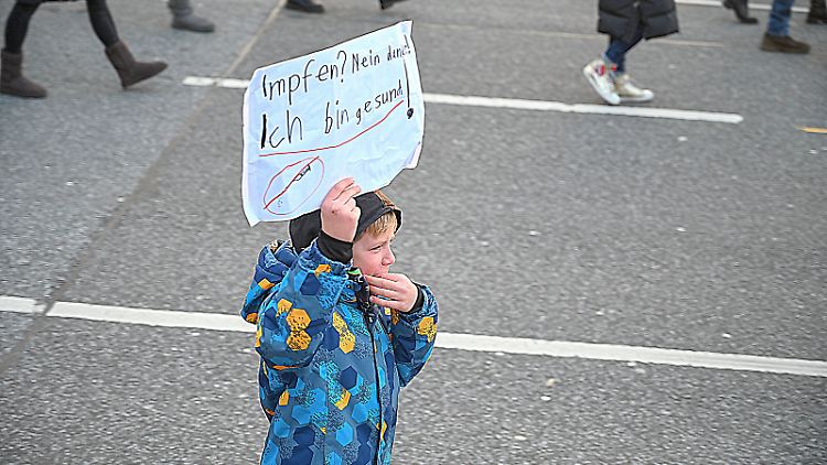Kinder auf Corona-Demos dürfen nicht in Gefahr geraten. 