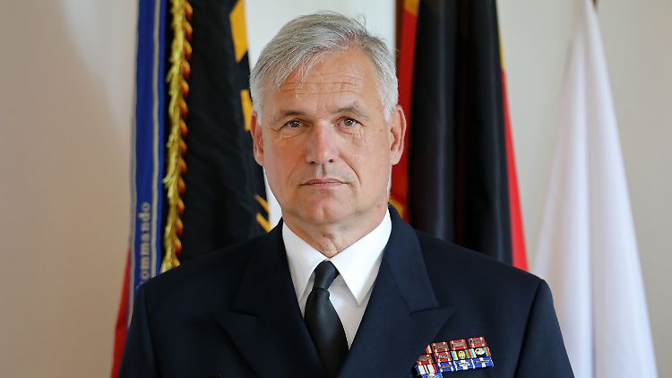 "Die Krim-Halbinsel ist weg, sie wird nie zurückkommen, das ist eine Tatsache", sagte Schönbach bei einer Gesprächsrunde. Das Verteidigungsministerium pfeift ihn zurück.