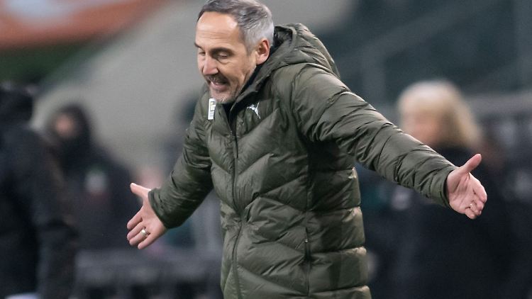 Adi Hütter kennt das Geschäft. Der Trainer von Borussia Mönchengladbach steht unter Druck.