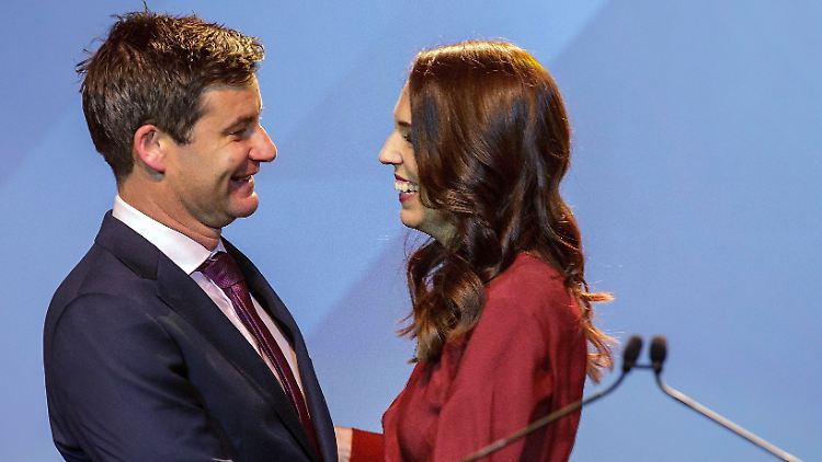Jacinda Ardern mit ihrem zukünftigen Ehemann Clarke Gayford.