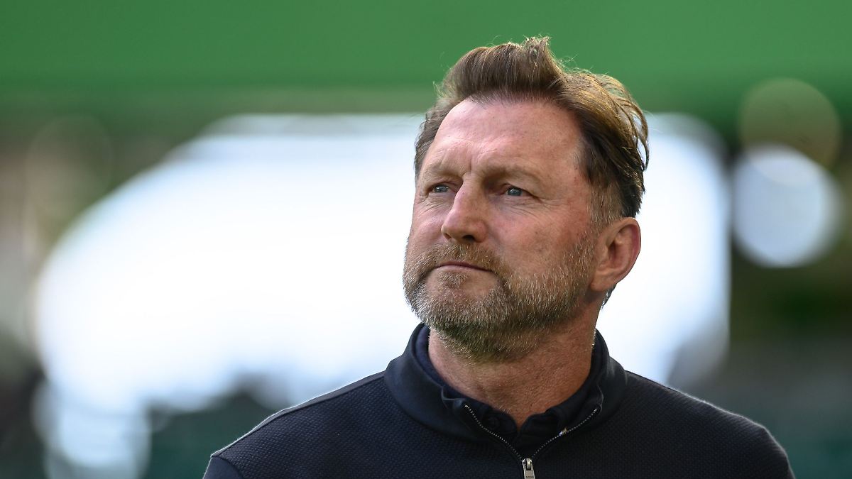 Two weeks in intensive care: Former Bundesliga coach reports on his fight ...