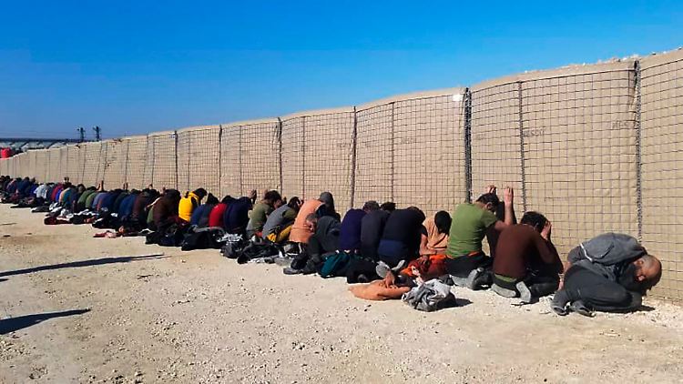 Mehr als 100 entflohene IS-Häftlinge wurden nach Angaben der Beobachtungsstelle bereits wieder gefasst.