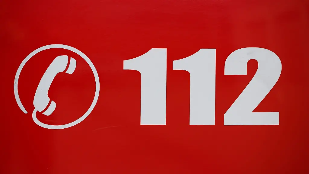 Ein-Monteur-ist-zwischen-einem-Lift-und-der-Gebaeudedecke-eingeklemmt-worden-und-gestorben