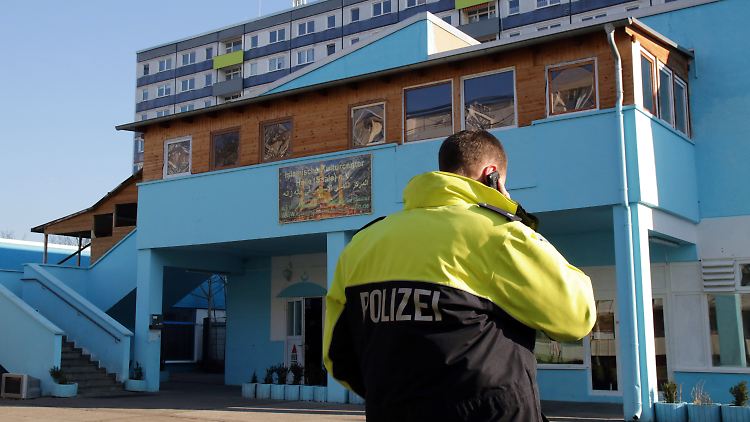 Der Zentralrat der Muslime in Deutschland nennt die "Radikalisierung und andauernde rechte Gewalt in diesem Bundesland" eine Schande.