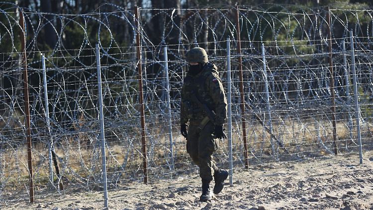 Polen will die Befestigung an der EU-Außengrenze zu Belarus dauerhaft errichten.