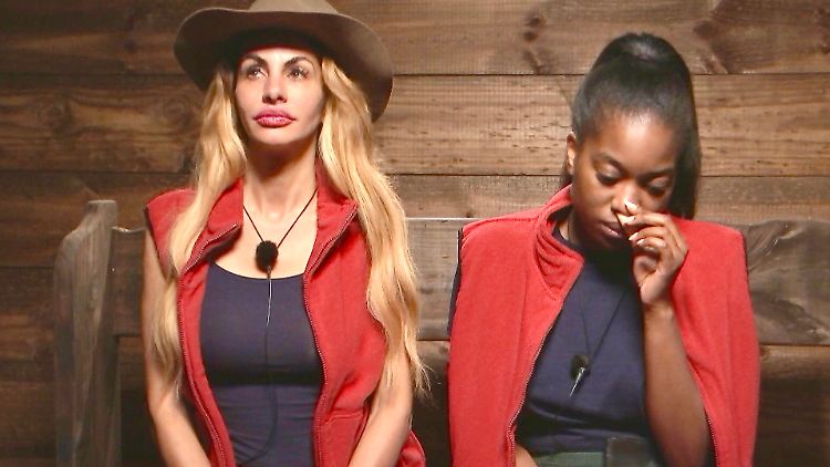 Stritten sich schon seit Tagen: Janina und Linda (Foto: RTL)