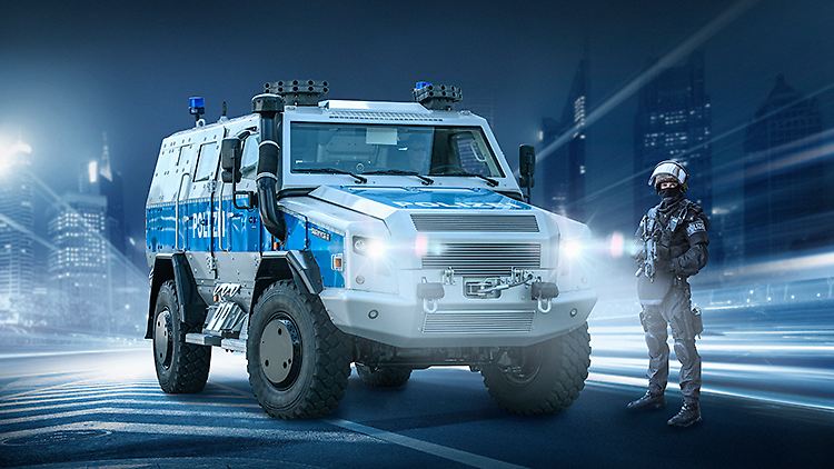 Der Survivor R 4X4 Sonderwagen 5 wiegt 15 Tonnen und ist ein respekteinflößender Koloss.