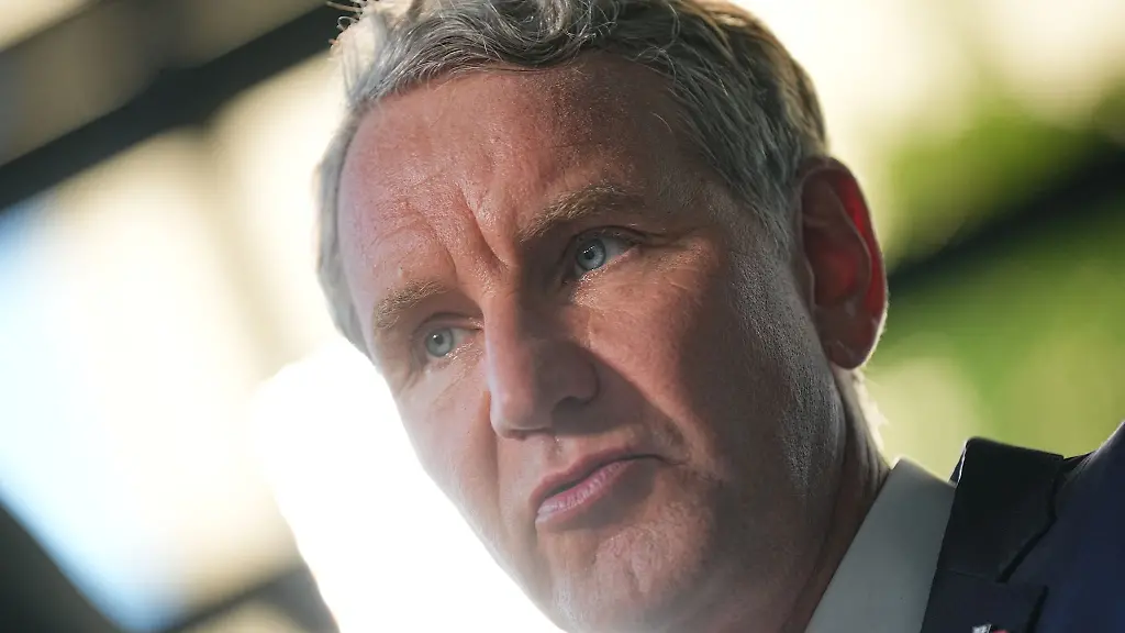 Um-ein-Verfahren-gegen-den-AfD-Landeschef-Bjoern-Hoecke-weiterfuehren-zu-koennen-muss-der-neu-gewaehlte-Landtag-die-Immunitaet-des-Rechtsaussen-erneut-aufheben