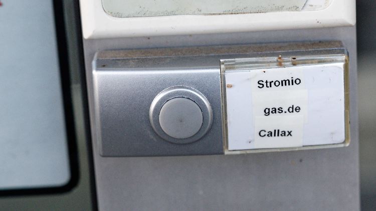 Klingelschild der Callax Holding, unter der die Anbieter zusammengefasst sind