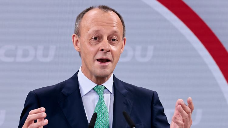 "Wir werden ihm heute Abend zeigen, dass wir sehr schnell und sehr eindeutig handeln", sagte der designierte Parteichef Friedrich Merz.