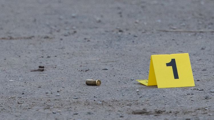 Fest steht, dass der Täter seinen Angriff nach drei Schüssen unterbrach, warum, ist unklar. 