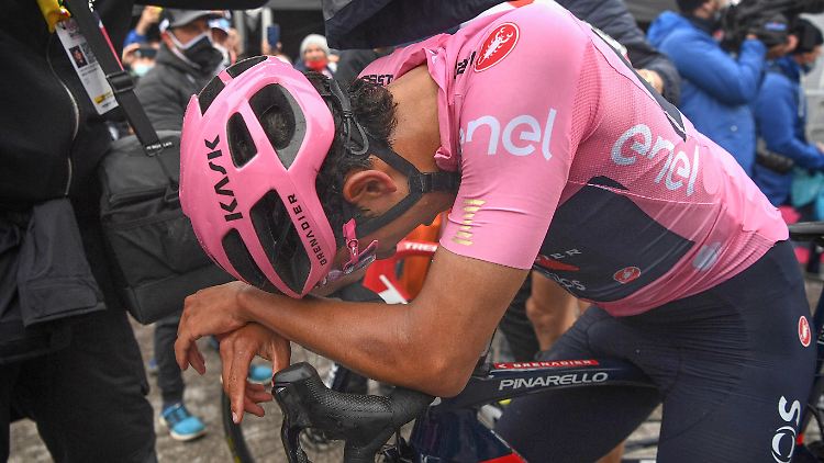 Ein erschöpfter Bernal gewann im Mai 2021 den Giro d'Italia.