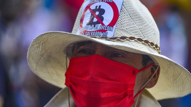 Bitcoin als Zahlungsmittel, so fürchten manche Salvadorianer, nützt vor allem der korrupten Elite.