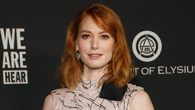 Den Tod ihrer Eltern kann auch sie offenbar nur schwer erklären: Alicia Witt.