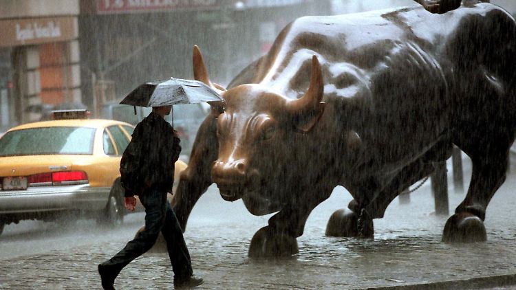 Anleger sollten sich gegen Unwetter an der Börse schützen.