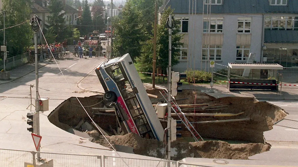 Bei-dem-Busunglueck-von-Trudering-im-Jahr-1994-starben-drei-Menschen