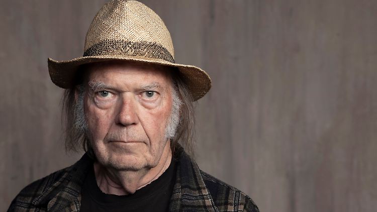 Neil Young möchte nicht, dass Menschen wegen Fake News an Corona sterben.