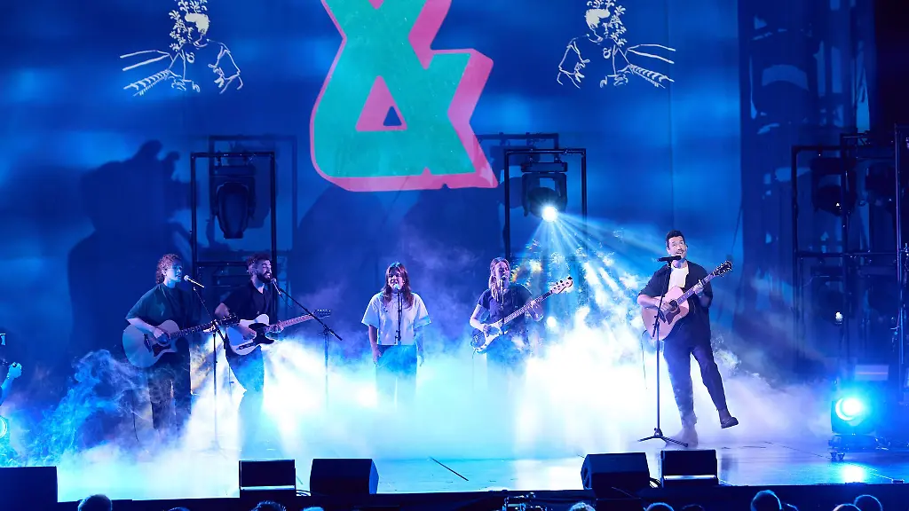 Buehne-frei-fuer-die-Musik-Das-Reeperbahn-Festival-ist-gestartet-hier-mit-der-Band-Bastille