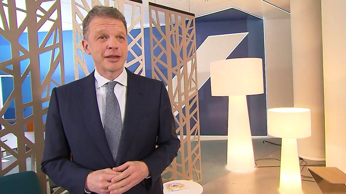 Sewing_Deutsche Bank.JPG