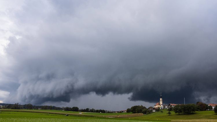 Das Wochenende bringt reichlich Wind und Orkanböen mit bis zu 120 km/h.