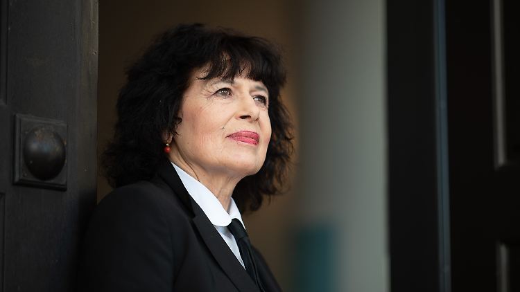 Monika Helfers Familie ist randvoll mit liebenswerten Sonderlingen.