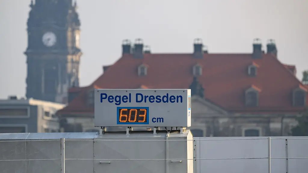 Bei-6-03-Meter-stand-der-Pegel-am-Mittwochvormittag-in-Dresden-Viel-weiter-wird-das-Hochwasser-nicht-mehr-steigen