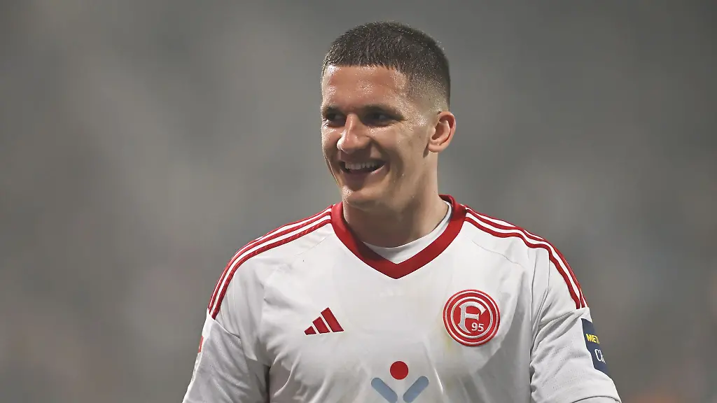 Christos-Tzolis-wechselte-im-Sommer-von-Duesseldorf-nach-Bruegge